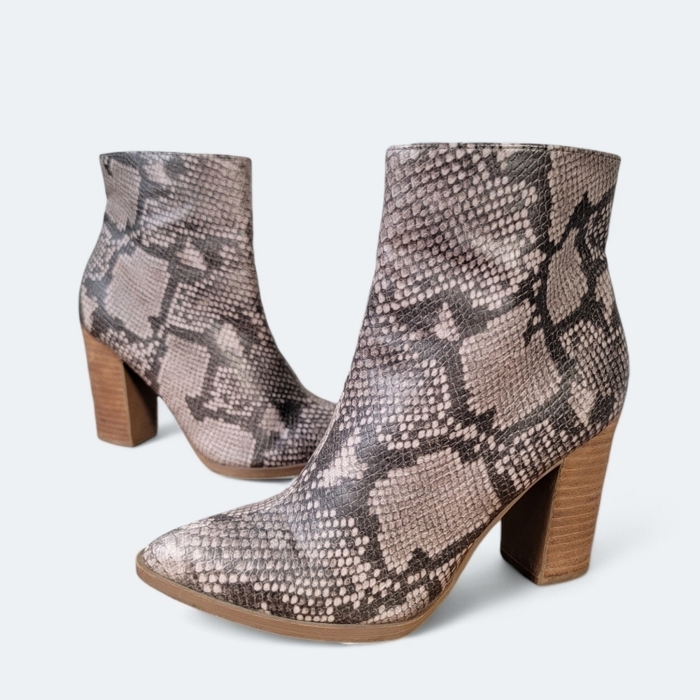 Carlos Santana Vegan Snake Pointed Toe Heeled Boots Size 6